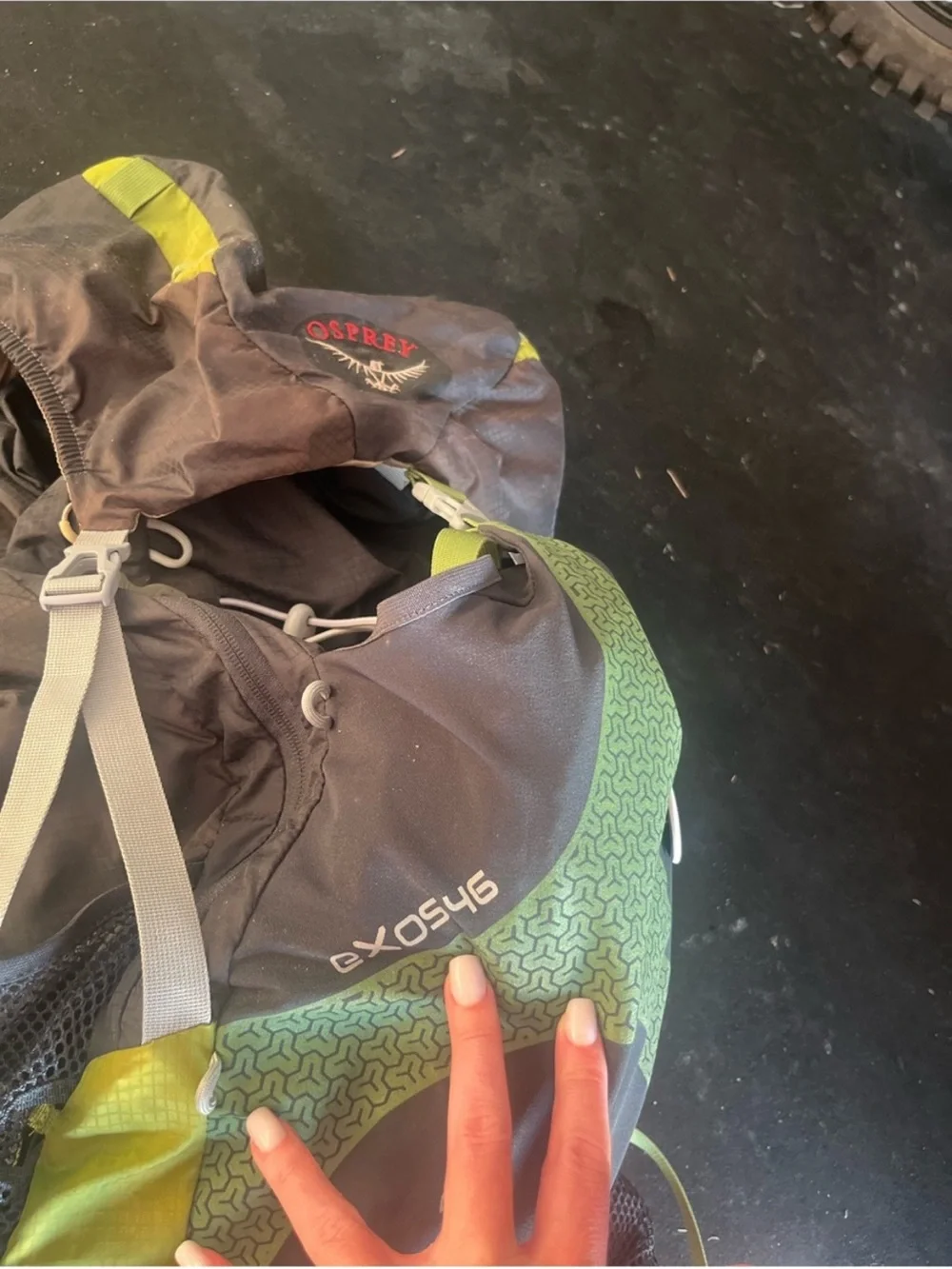OSPREY Gray and Lime Green Large  Men's Hiking Backpack 46L